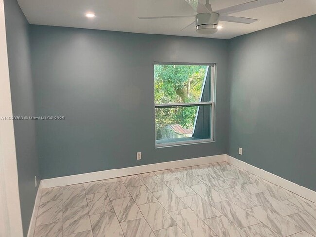 Foto del edificio - 330 Sunshine Dr