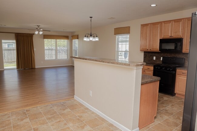 Building Photo - 29735 Legends Green Dr