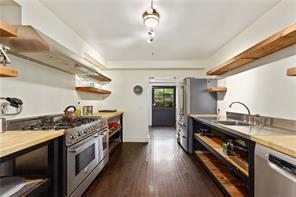 Foto del edificio - 118 Old Mill River Rd