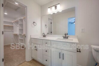 Building Photo - 9011 E 85th Pl