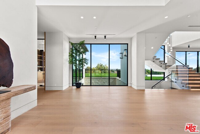 Foto del edificio - 5340 Whitman Rd