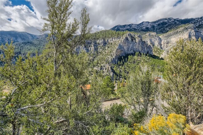 Foto del edificio - 4947 Snow White Rd