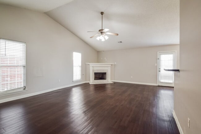 Building Photo - 1708 Cherry Creek Dr