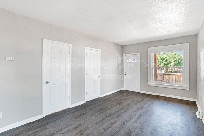 Building Photo - 4768 Vine St