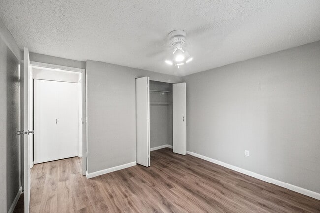 Building Photo - Garden Court Apartments