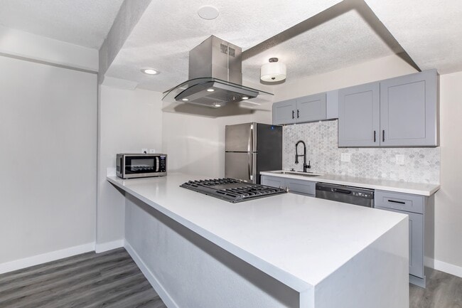 Building Photo - Redondo Tower Condominiums