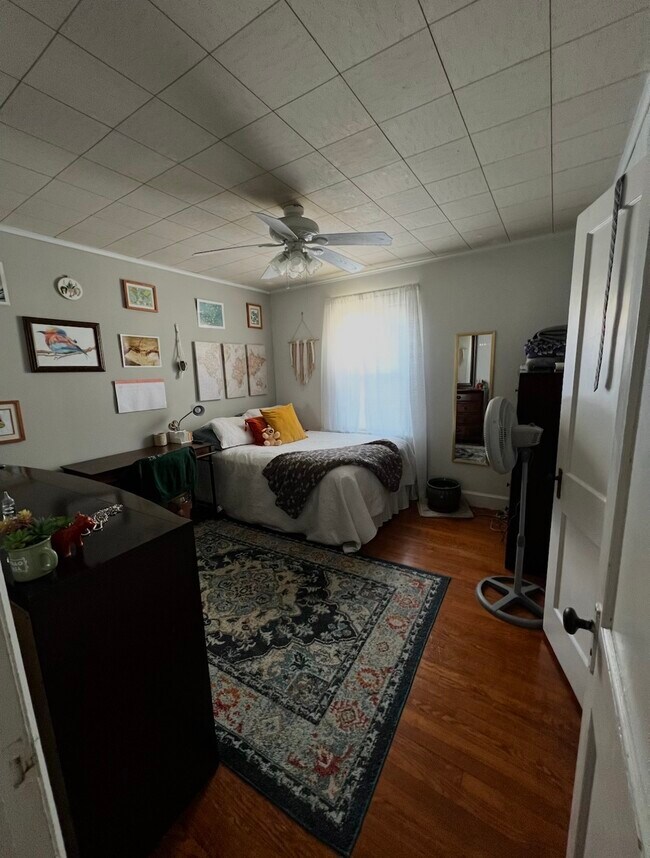 Foto del edificio - 609 E 12th St