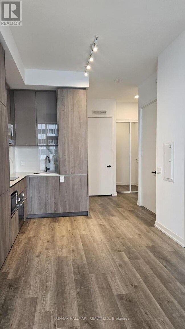 Building Photo - 8 Interchange Wy