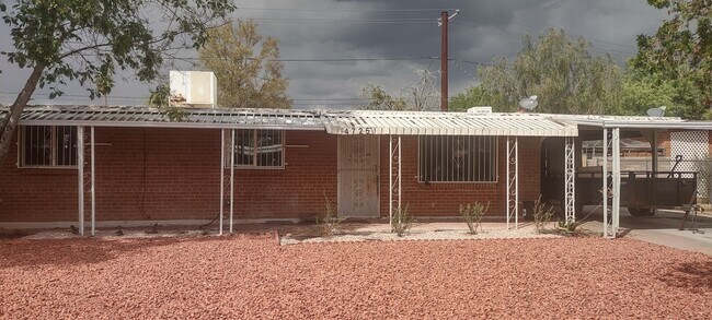 Foto del edificio - 4725 E 25th St