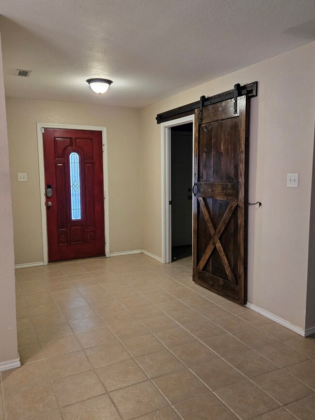 Building Photo - 9203 Holiday Dr