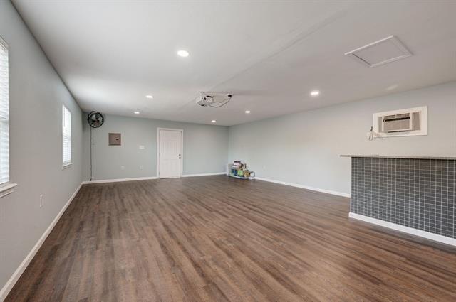 Foto del edificio - 9811 Kingsman Dr