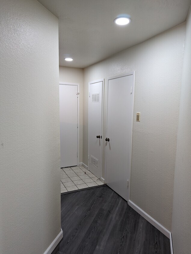 Entrance area - 297 Sumba Ct
