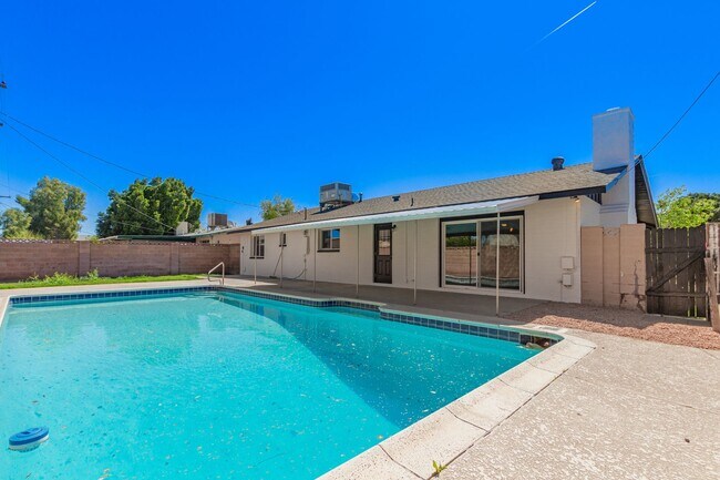 Building Photo - Beautiful Remodeled 4 bedroom 2 bath home ...