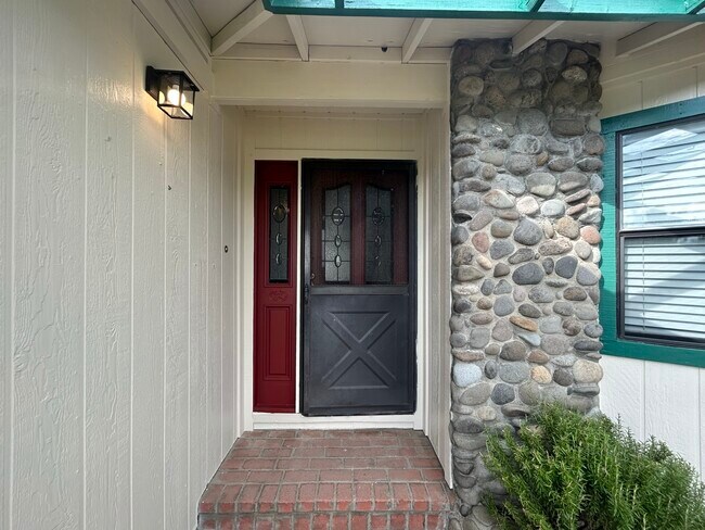 Building Photo - 1584 Johnson Ln