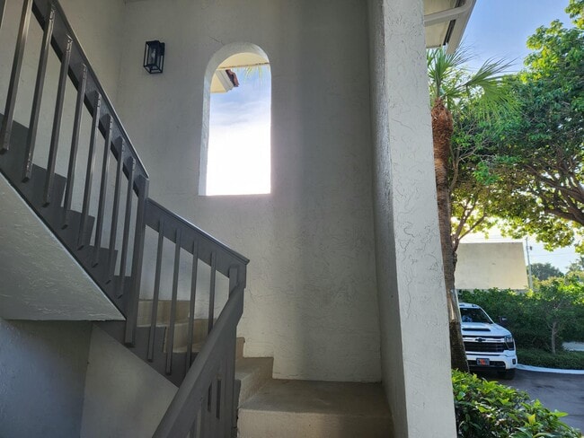 Building Photo - 30 Pelican Pointe Dr
