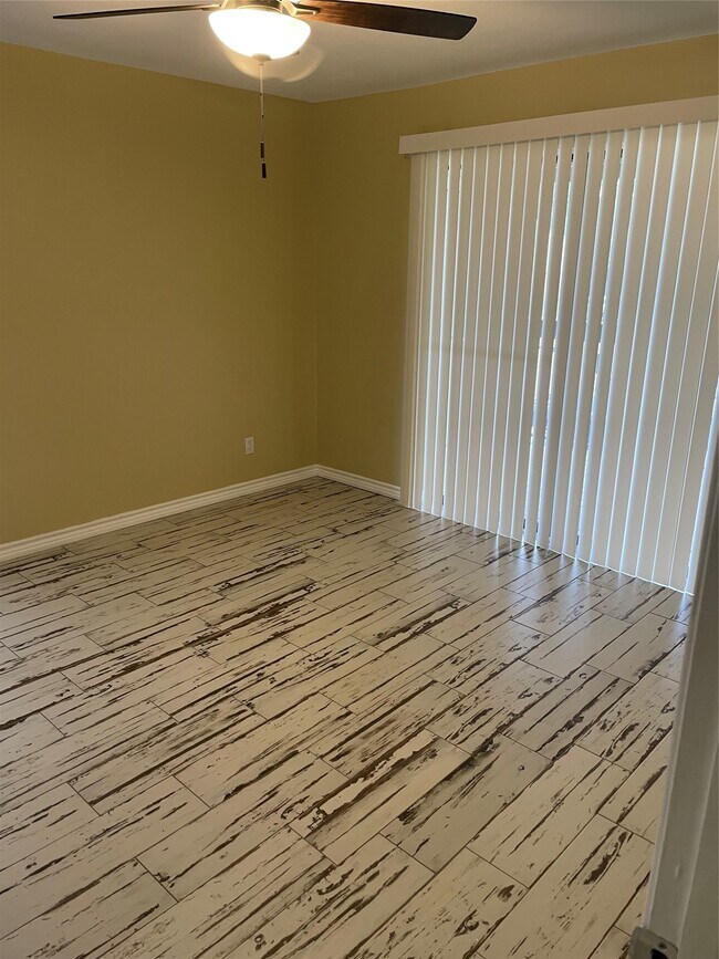 Foto del edificio - 17331 Red Oak Dr