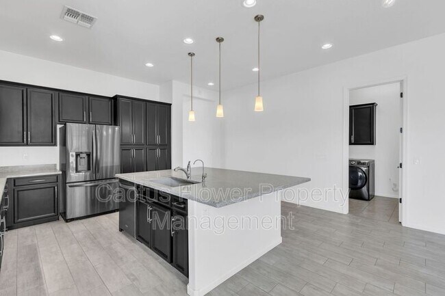 Foto del edificio - 45 N Iss Dr