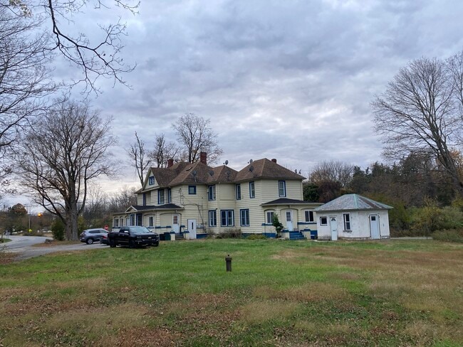 Building Photo - 111 Decker Pond Rd