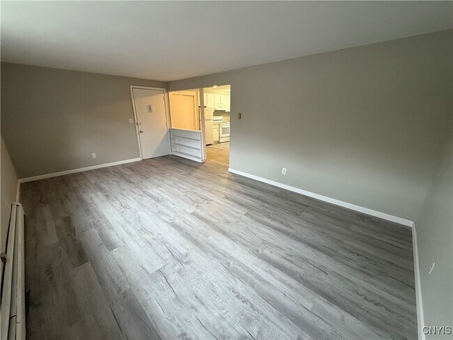 Foto del edificio - 120 Hasbrouck St