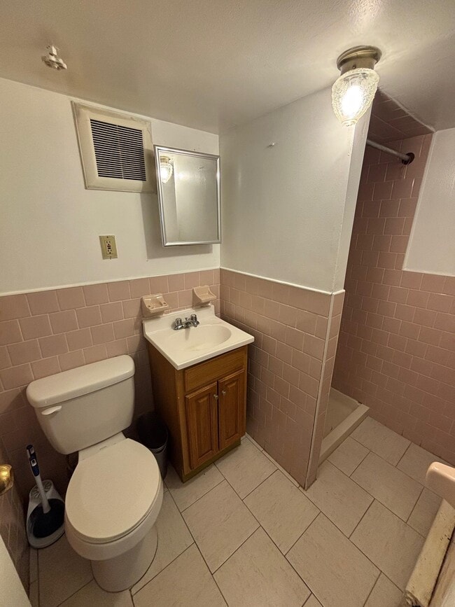 Foto del edificio - 624 E 26th St