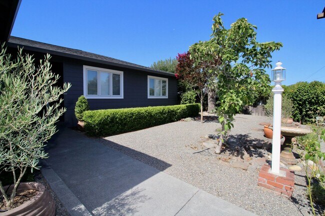Foto del edificio - Charming Single-Level Northbridge 3BD/2BA ...