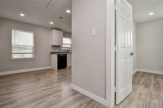 Building Photo - 5615 Barremore St