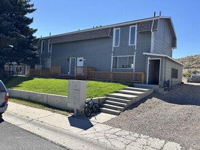 Building Photo - 370 S Wagon Wheel Dr