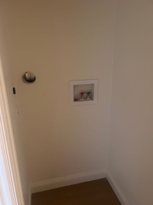 Foto del edificio - 1685 N Eucalyptus Ave