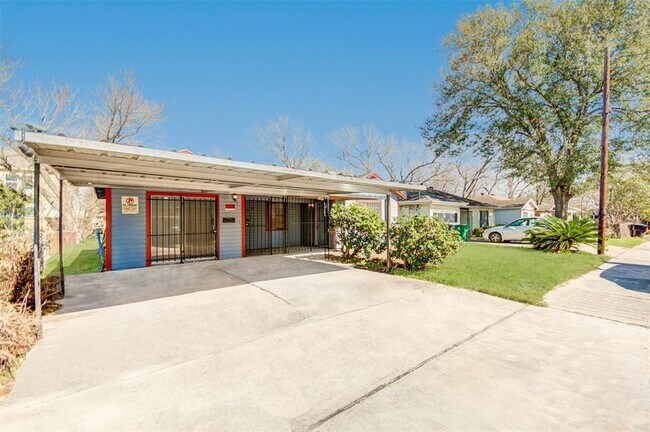 Building Photo - 3735 Dreyfus St