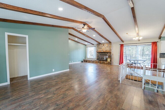 Foto del edificio - Spacious 3 Bedroom, 3 Bath Two story home!!