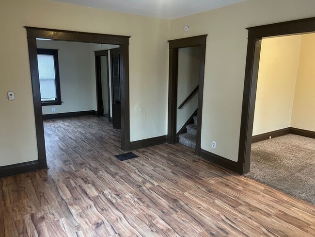 Building Photo - 3 Bedroom House