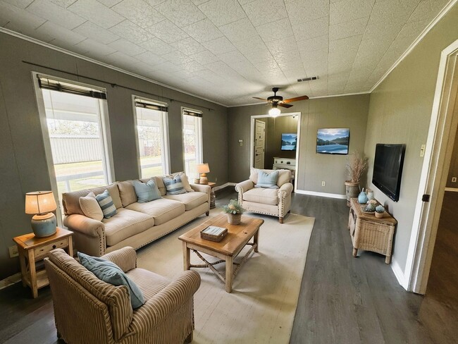 Building Photo - 703 Whitney Dr