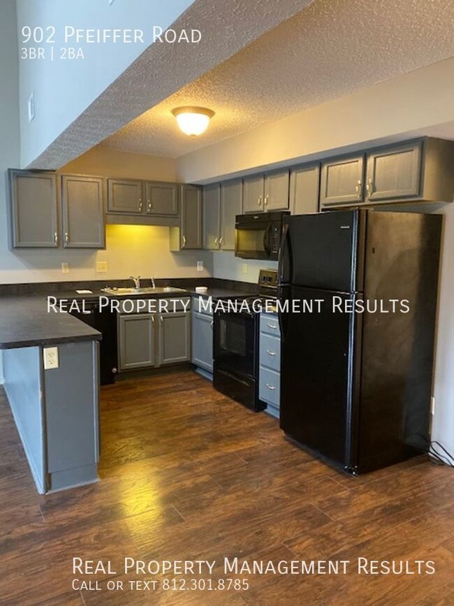Building Photo - 3 Bedroom, 2 Bath Apartment, North Side Ev...