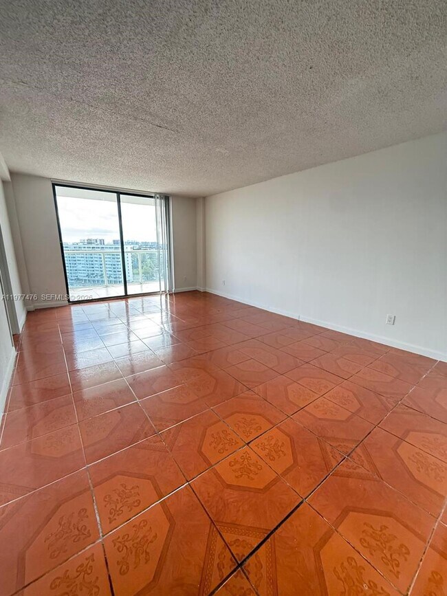 Foto del edificio - 13499 Biscayne Blvd