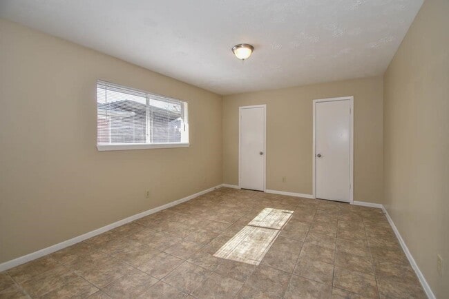 Building Photo - 3709 Elizabeth