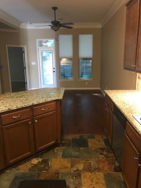 Building Photo - 301 Annabelle Ln