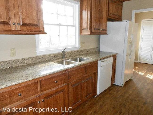 Building Photo - 3 br, 2.5 bath House - 2323 Riverhill Drive