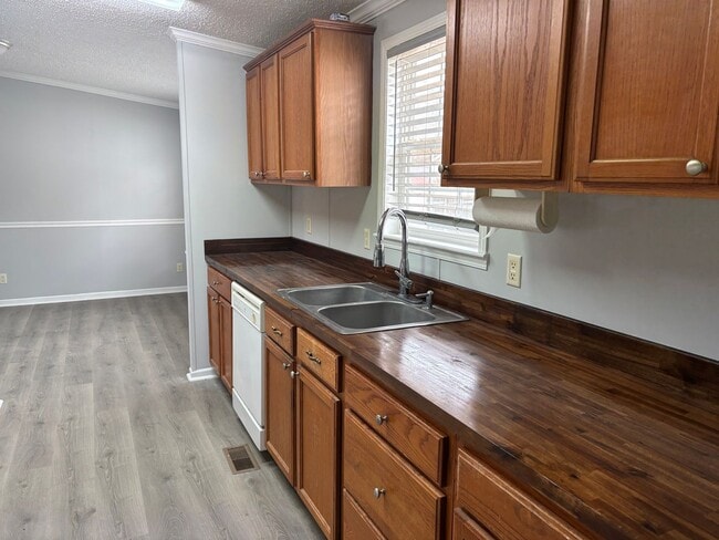 Building Photo - 129 Bayshore Dr