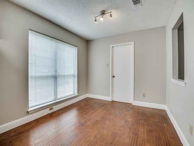 Building Photo - 3601 Willow Ridge Dr
