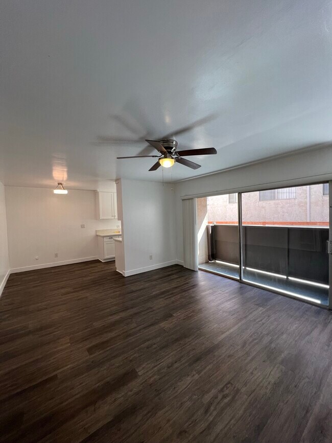 Building Photo - 455 Edgewood St