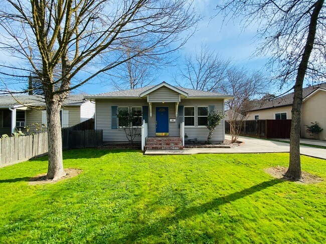 Building Photo - Nice Home in East Sacramento Close to UC D...
