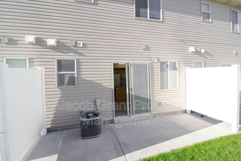 1648 N Stevens Dr Unit B, Idaho Falls, ID 83401 Condo for Rent in