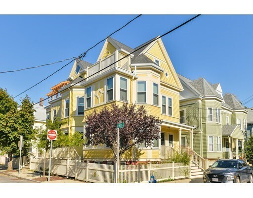 Building Photo - 333 Pearl St