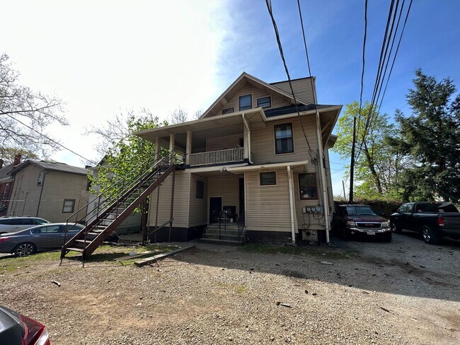 Building Photo - 230 E 18th Ave