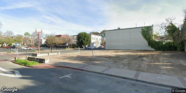 Building Photo - 1924 Deodar Ave