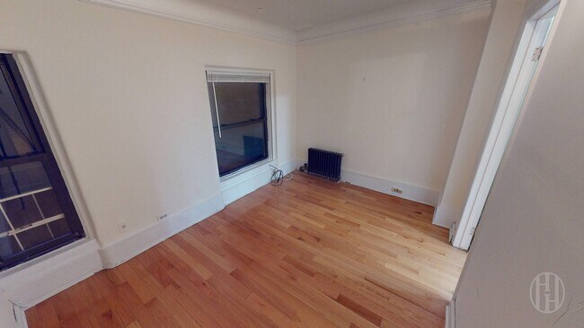 Building Photo - 29 E 37th St