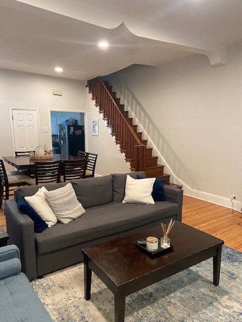 Living area - 1931 Montrose St