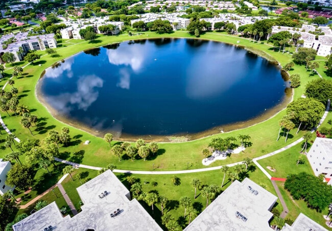 Lake and walking path (you see this lake from the balcony) - 5220 Las Verdes Cir