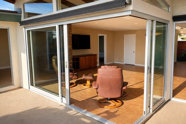 Building Photo - HILLCREST TRIPLEX