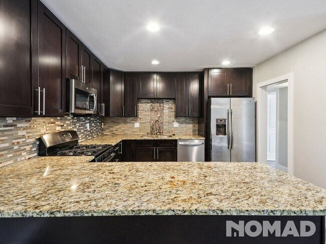 Building Photo - 4Bed/3Bath Updated modern home near Fitzsi...